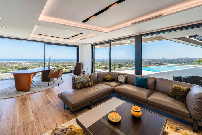 Image No.7-5 Bed Property for sale