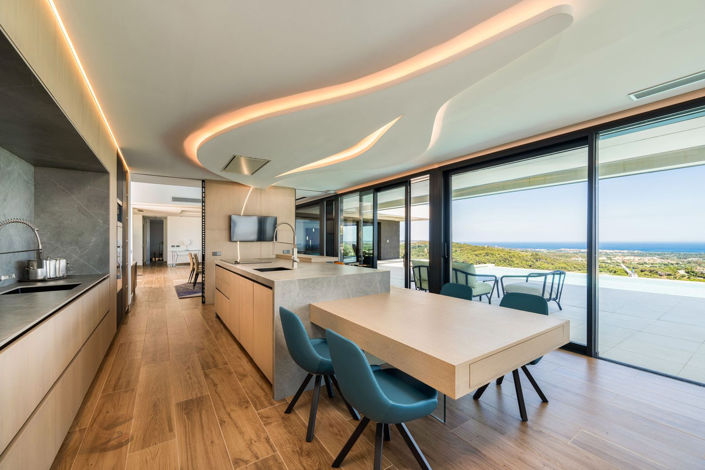 Image No.9-5 Bed Property for sale