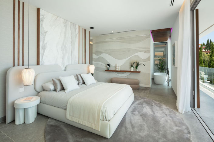 Image No.23-6 Bed Property for sale