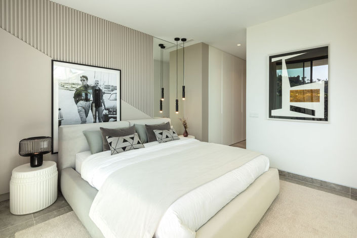 Image No.28-6 Bed Property for sale