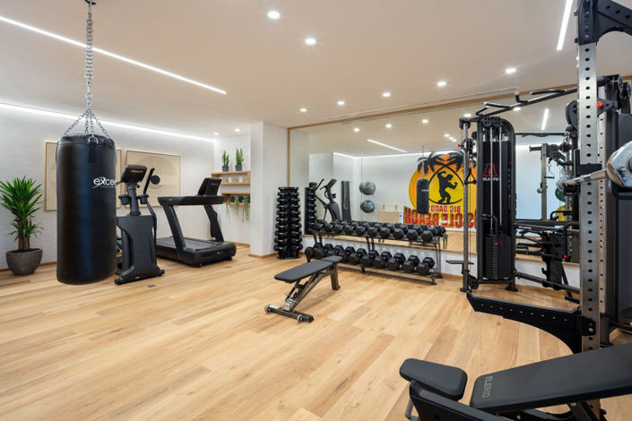 Image No.36-6 Bed Property for sale