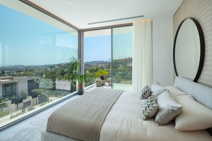 Image No.52-6 Bed Property for sale