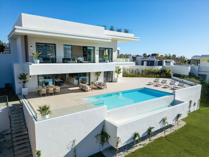 Image No.1-Propriété de 5 chambres à vendre à Estepona
