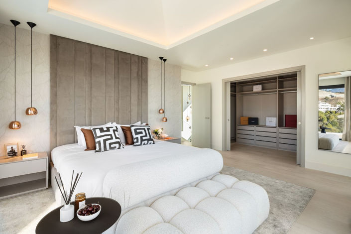 Image No.10-5 Bed Property for sale