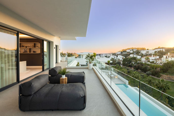 Image No.21-5 Bed Property for sale