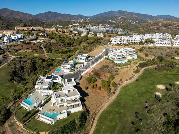 Image No.28-5 Bed Property for sale