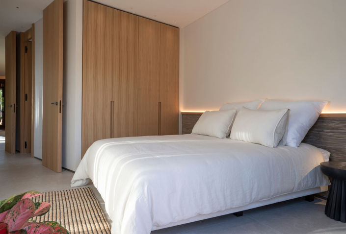 Image No.14-3 Bed Property for sale