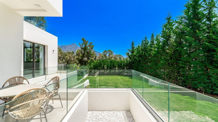 Image No.1-4 Bed Property for sale