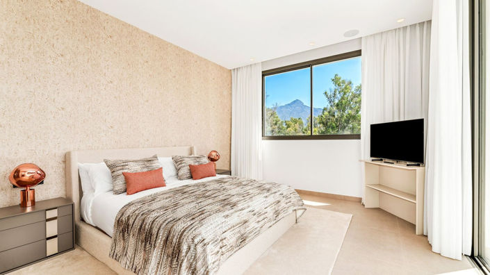 Image No.10-4 Bed Property for sale