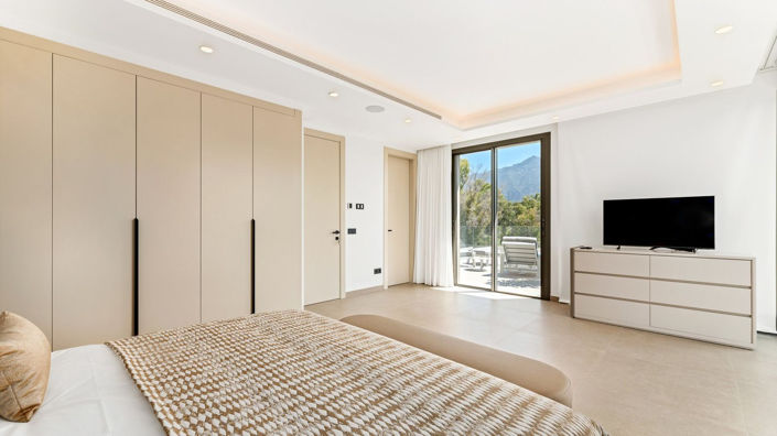 Image No.9-4 Bed Property for sale