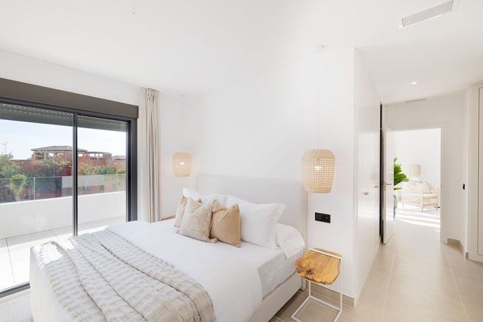 Image No.20-2 Bed Property for sale