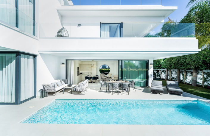 Image No.1-4 Bed Property for sale