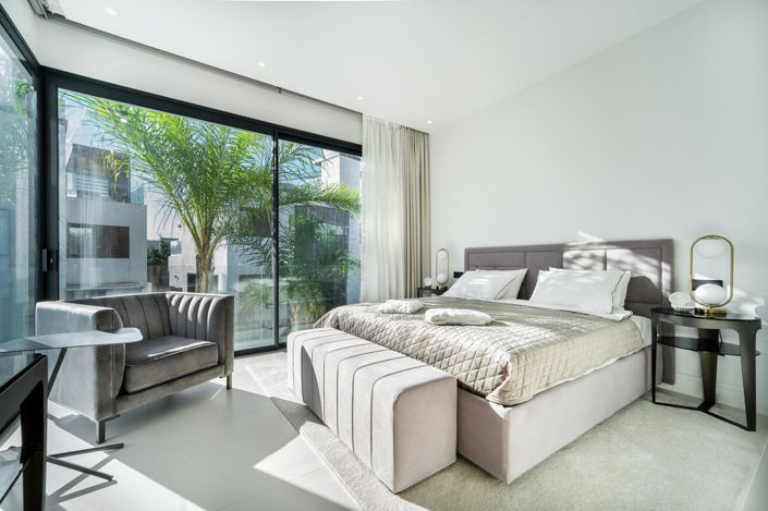 Image No.10-4 Bed Property for sale