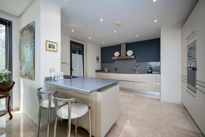 Image No.9-3 Bed Property for sale