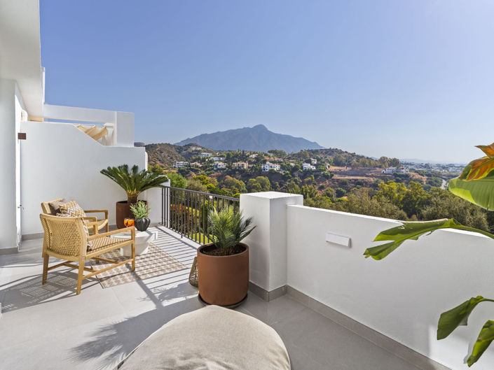 Image No.1-4 Bed Property for sale