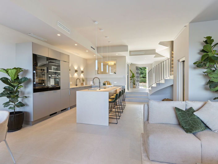 Image No.14-4 Bed Property for sale