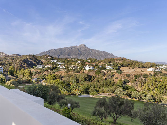 Image No.2-4 Bed Property for sale