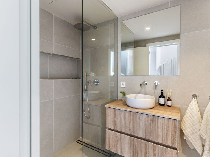 Image No.27-4 Bed Property for sale