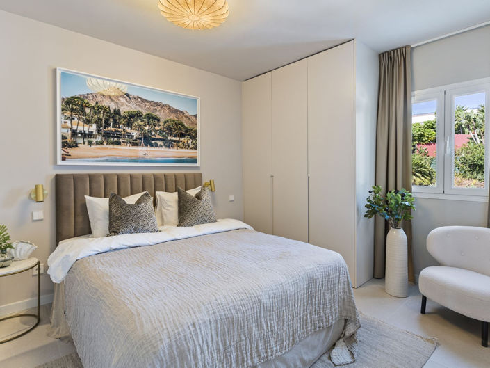 Image No.28-4 Bed Property for sale