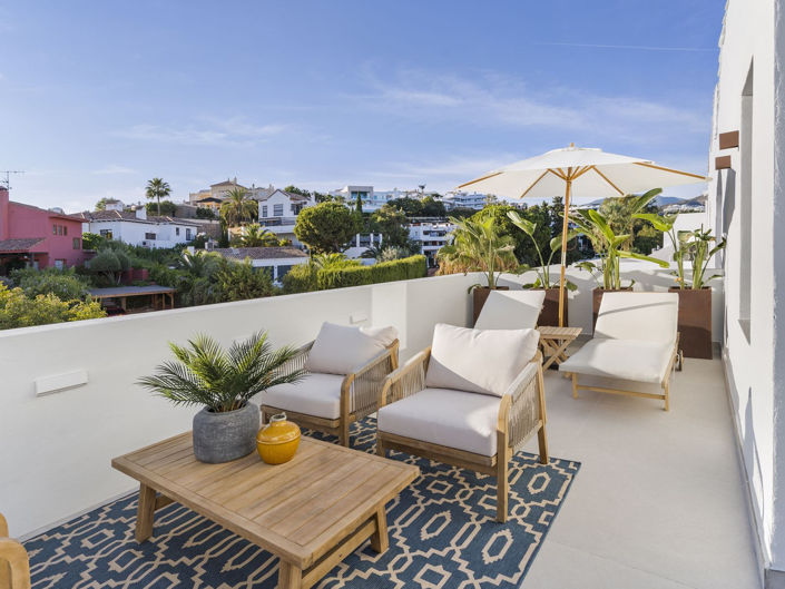 Image No.4-4 Bed Property for sale