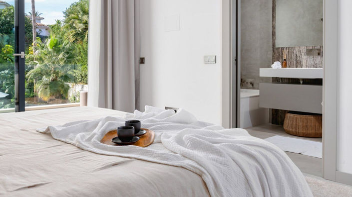 Image No.14-5 Bed Property for sale