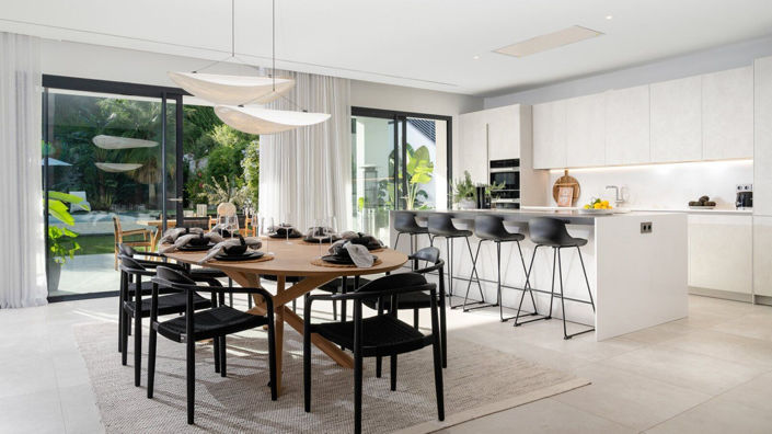 Image No.5-5 Bed Property for sale