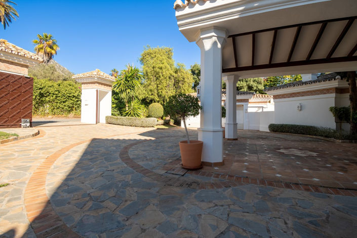 Image No.12-5 Bed Property for sale