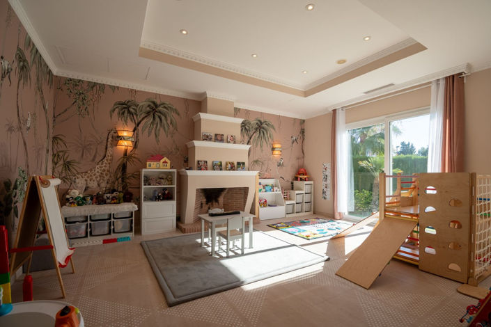 Image No.16-5 Bed Property for sale