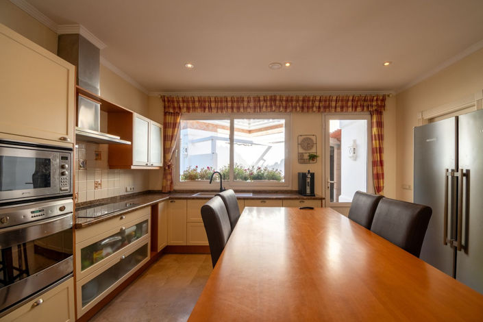 Image No.19-5 Bed Property for sale