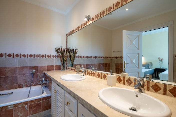 Image No.22-5 Bed Property for sale