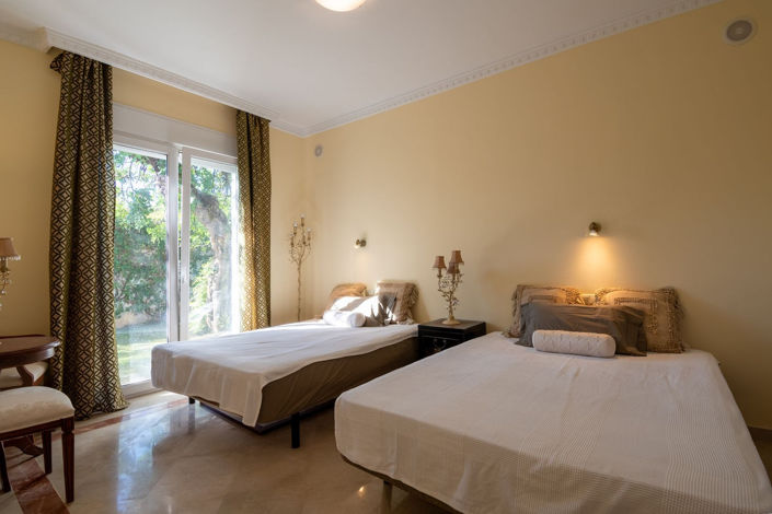 Image No.23-5 Bed Property for sale