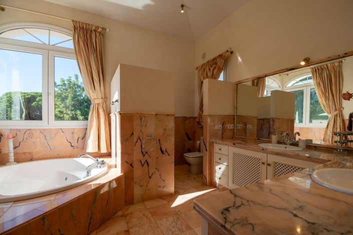 Image No.33-5 Bed Property for sale