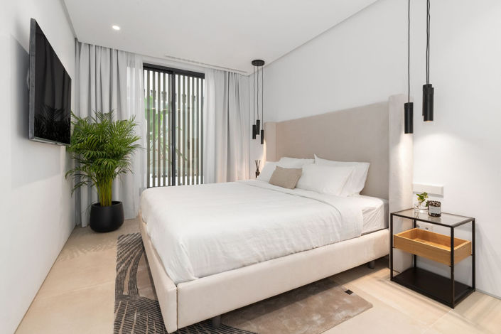 Image No.16-6 Bed Property for sale