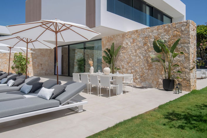 Image No.26-6 Bed Property for sale