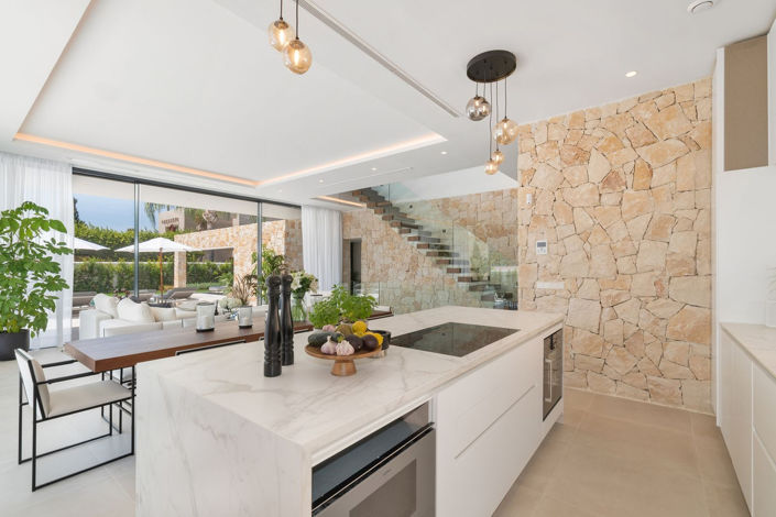 Image No.6-6 Bed Property for sale