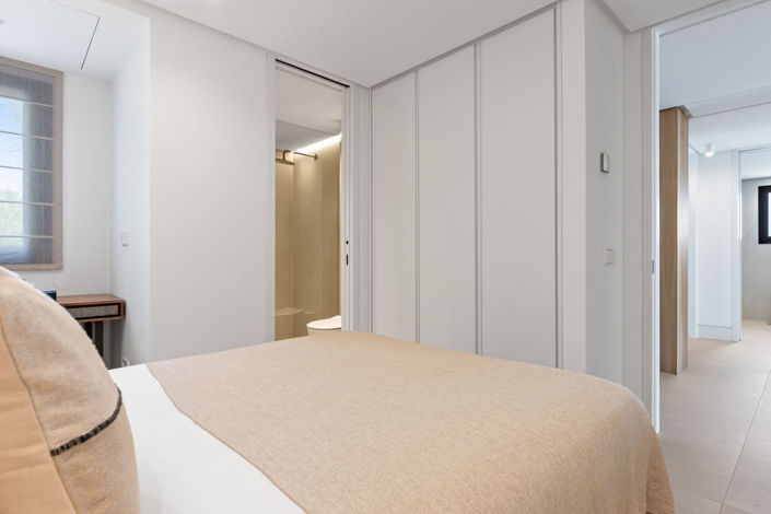 Image No.24-3 Bed Property for sale