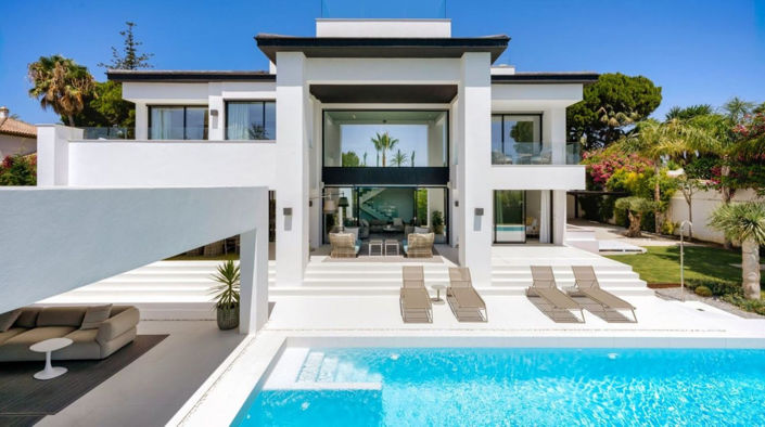 Image No.1-6 Bed Property for sale