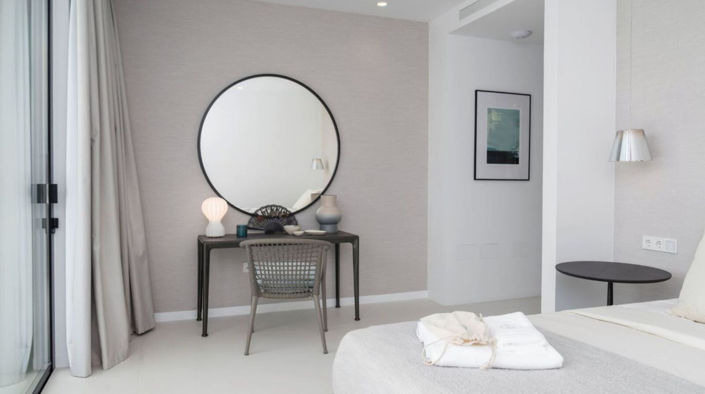 Image No.10-6 Bed Property for sale