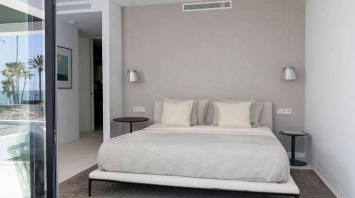 Image No.11-6 Bed Property for sale