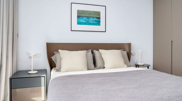 Image No.18-6 Bed Property for sale