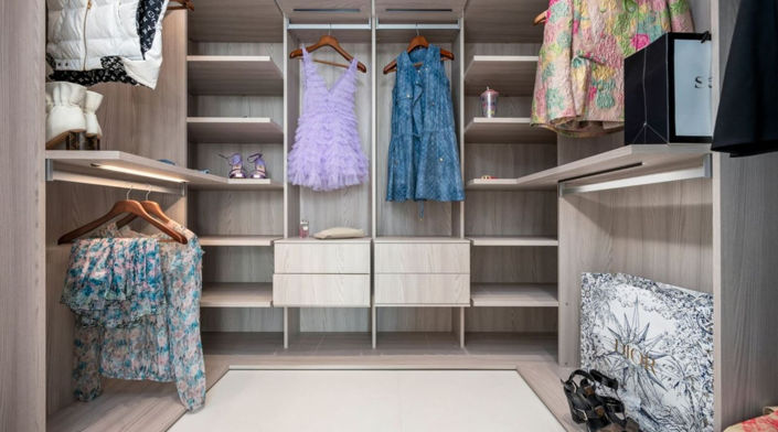 Image No.38-6 Bed Property for sale