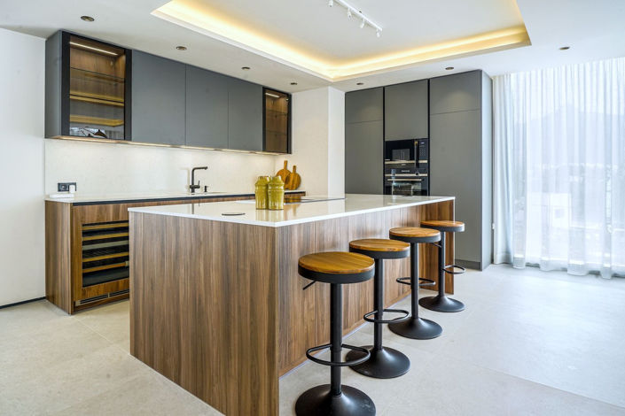 Image No.6-5 Bed Property for sale