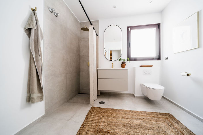 Image No.12-5 Bed Property for sale