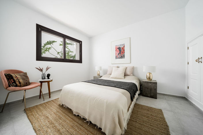 Image No.13-5 Bed Property for sale