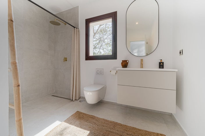 Image No.15-5 Bed Property for sale