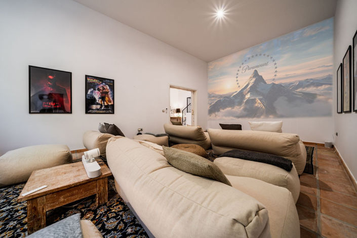 Image No.18-5 Bed Property for sale