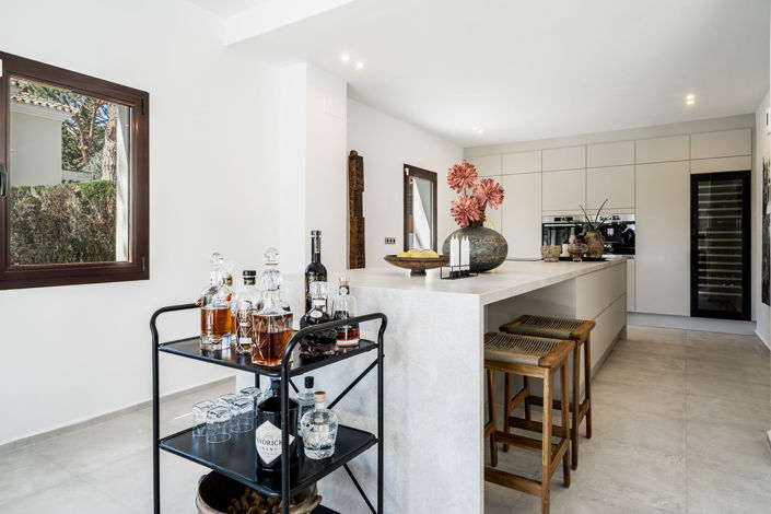 Image No.27-5 Bed Property for sale