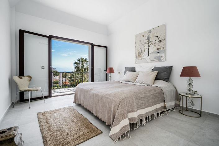 Image No.29-5 Bed Property for sale