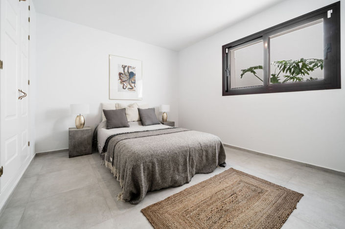 Image No.9-5 Bed Property for sale