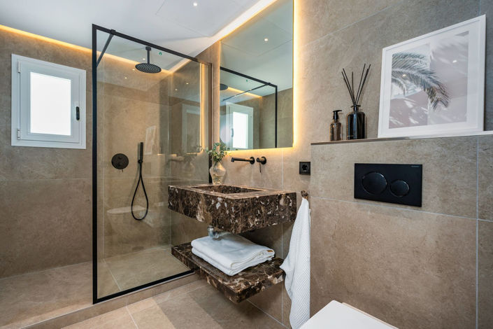 Image No.44-4 Bed Property for sale